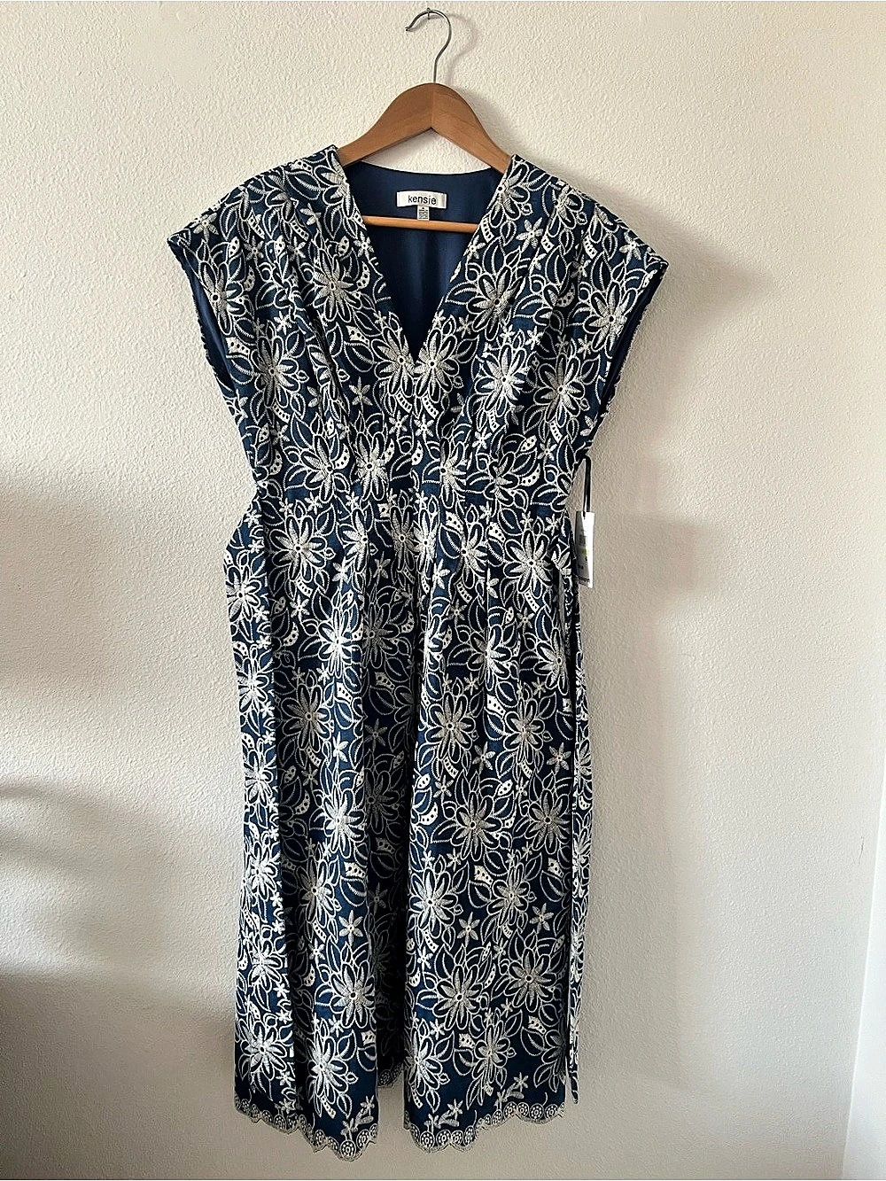 kensie Floral Embroidered V-Neck Belted Midi Dress Blue & White Size 4